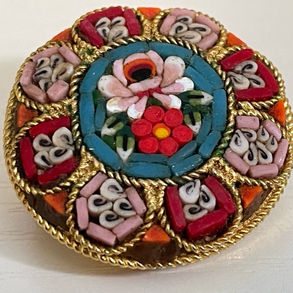 Vintage Italian Micro Mosaic Round Brooch Pin Red Blue Pink Flower Gold Tone - Picture 2 of 5